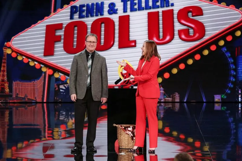 Comedy magician Clinton W. Gray appears on Penn & Teller Fool Us